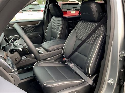 New 2026 GMC Acadia Denali w/ Super Cruise Package FWD image 9