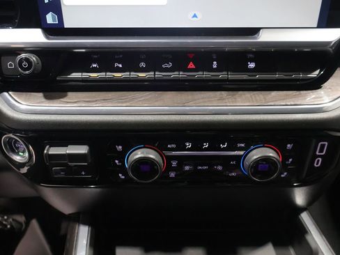Used 2023 Chevrolet Silverado 1500 LTZ AWD/4WD image 29