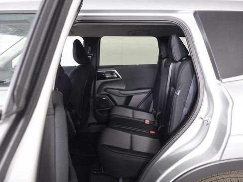 New 2026 Mitsubishi Outlander ES image 28