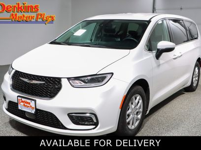 Used 2023 Chrysler Pacifica Touring-L