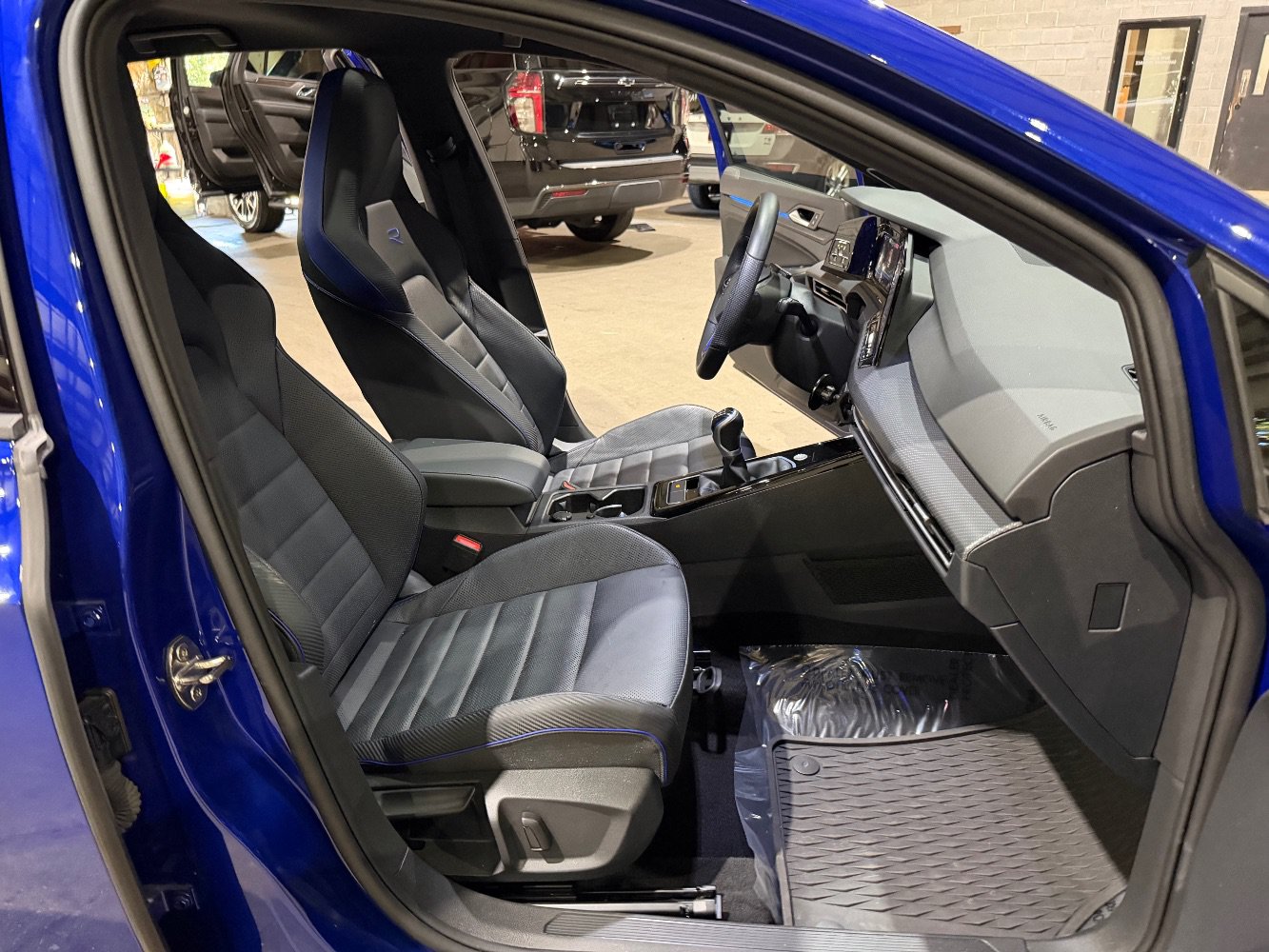 Used 2024 Volkswagen Golf R AWD/4WD image 26
