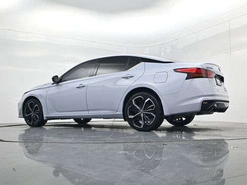 Used 2023 Nissan Altima 2.5 SR w/ SR Premium Package image 50