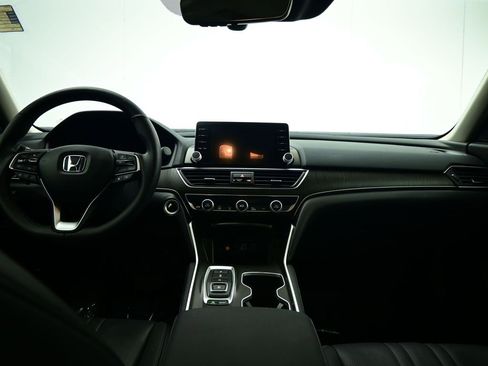 Used 2022 Honda Accord Touring image 6