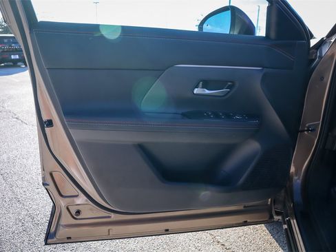 Used 2025 Nissan Kicks SR image 18