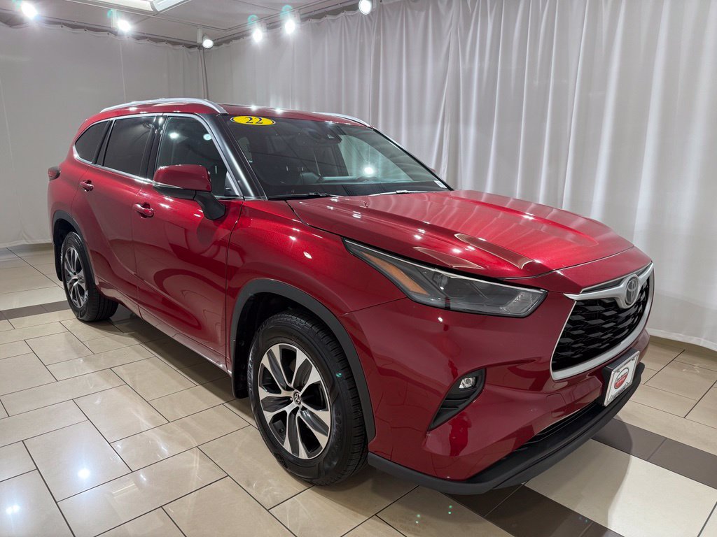 Used 2022 Toyota Highlander XLE AWD/4WD image 7