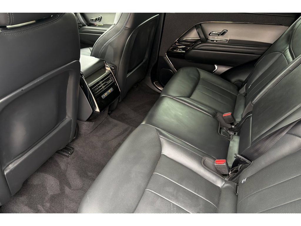 Used 2025 Land Rover Range Rover Sport SE AWD/4WD image 13