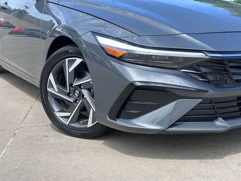 Used 2025 Hyundai Elantra SEL FWD image 4