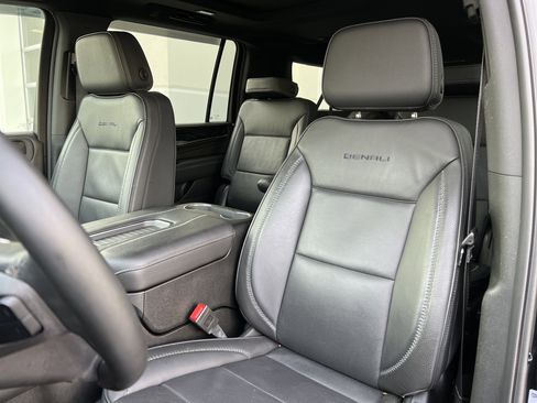 Used 2024 GMC Yukon XL Denali AWD/4WD image 16