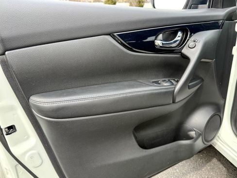 Used 2017 Nissan Rogue Sport SV w/ SV All-Weather Package image 17