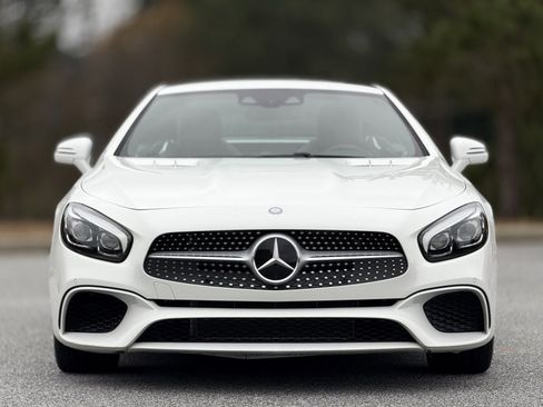 Used 2017 Mercedes-Benz SL 550 image 2