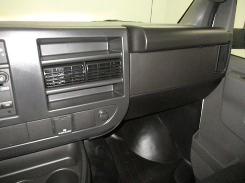 New 2026 GMC Savana 3500 RWD image 25