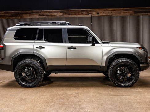 Used 2025 Lexus GX 550 image 11