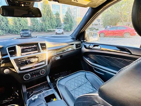 Used 2014 Mercedes-Benz GL 550 4MATIC image 40