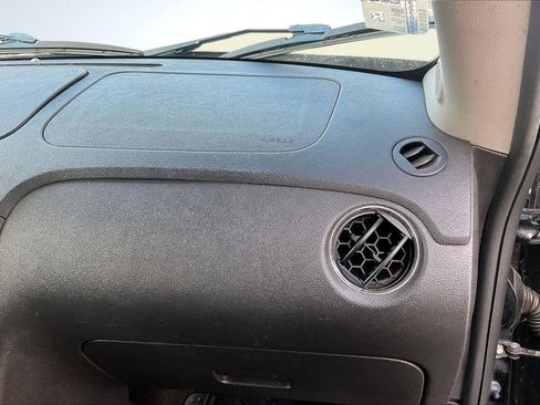 Used 2010 Chevrolet HHR LT image 17