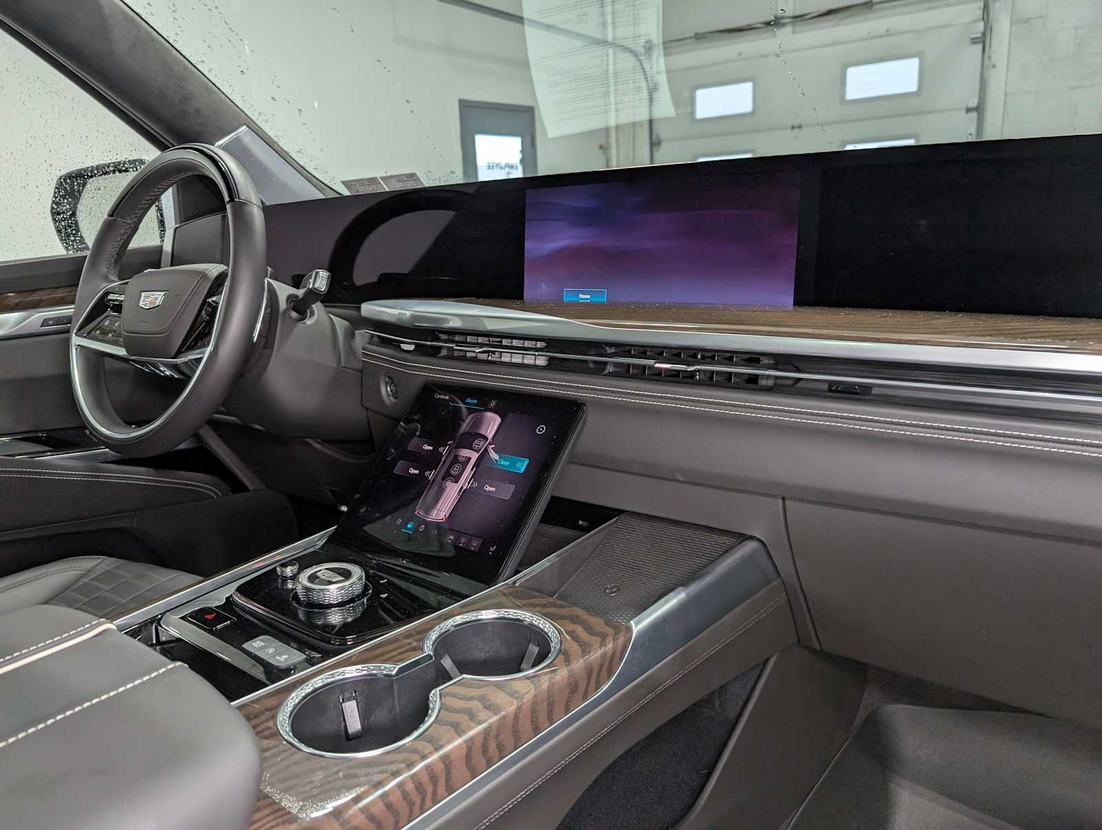 Certified 2026 Cadillac Escalade ESV Platinum Sport w/ LPO, ONYX Package AWD/4WD image 46