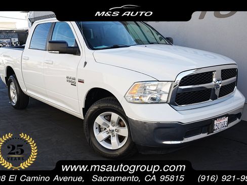 Used 2019 RAM 1500 Classic SLT w/ Luxury Group image 1