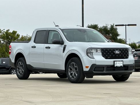 New 2025 Ford Maverick XLT w/ Equipment Group 302A AWD/4WD image 9