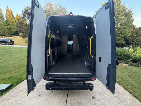 Used 2019 Mercedes-Benz Sprinter 170 image 19