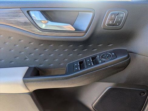 Used 2020 Ford Escape Titanium image 15