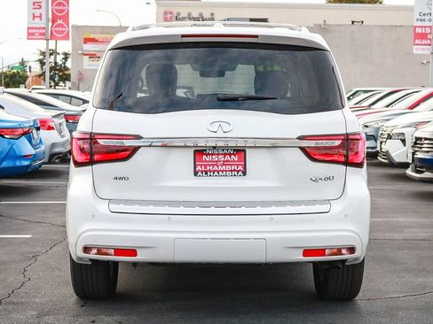 Used 2024 INFINITI QX80 Premium Select w/ All-Season Package image 8