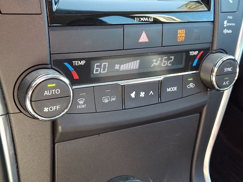 Used 2016 Toyota Camry XSE w/ Moonroof Package FWD image 18