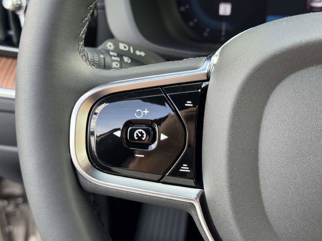 Certified 2024 Volvo XC60 B5 Ultimate AWD/4WD image 18