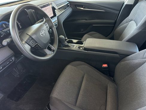 Used 2025 Toyota Camry LE image 9