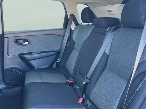 Used 2023 Nissan Rogue SV AWD/4WD image 16