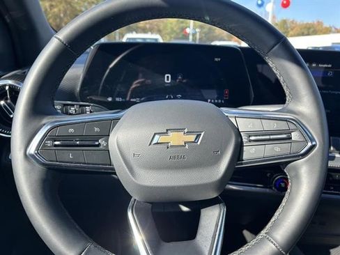 Used 2025 Chevrolet Equinox LT w/ Convenience Package II image 10