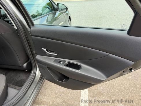 Used 2025 Hyundai Elantra SE FWD image 10