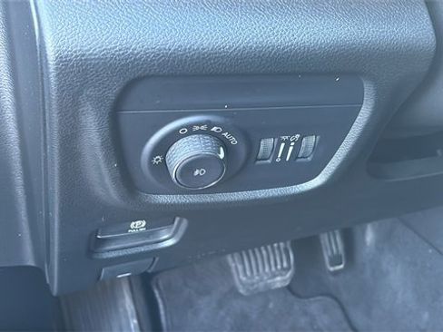 Used 2025 Jeep Grand Cherokee L Limited w/ Luxury Tech Group II image 13