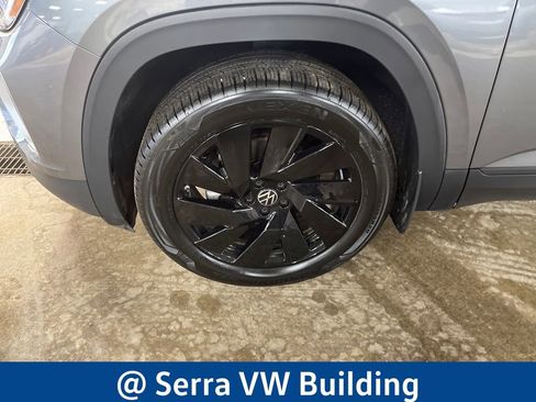 Used 2024 Volkswagen Atlas SE w/ Panoramic Sunroof Package AWD/4WD image 11
