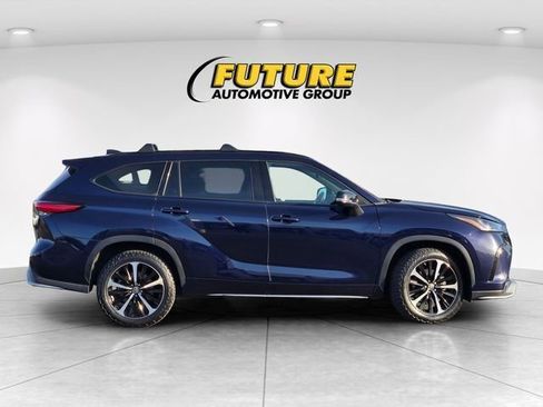 Used 2022 Toyota Highlander XSE AWD/4WD image 4