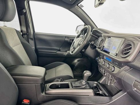 Used 2022 Toyota Tacoma TRD Off-Road w/ Technology Package AWD/4WD image 34