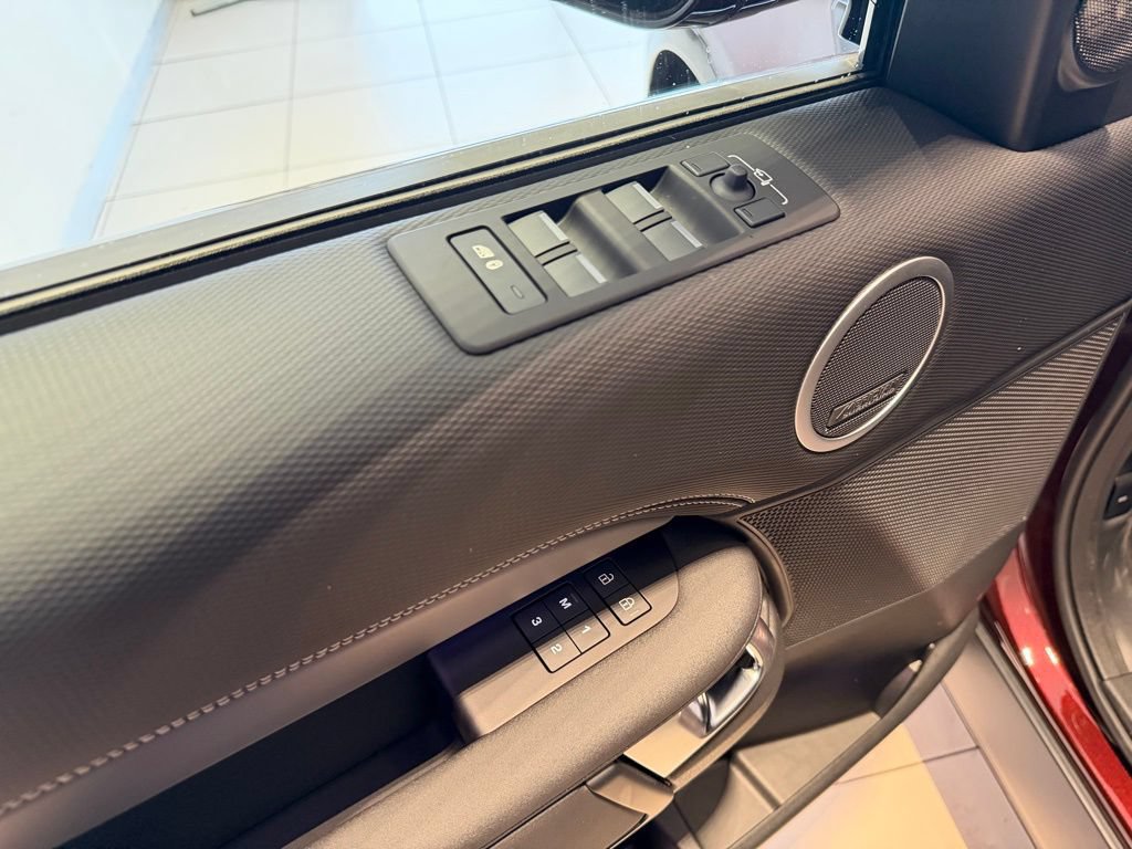 New 2026 Land Rover Discovery Limited Edition AWD/4WD image 29