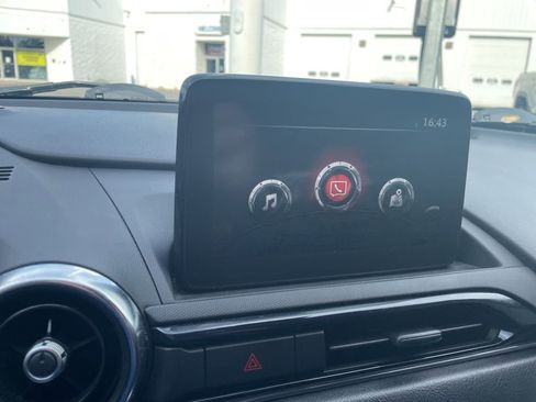 Used 2021 MAZDA MX-5 Miata RF Grand Touring image 17