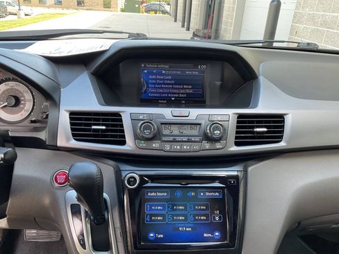 Used 2014 Honda Odyssey Touring Elite image 27