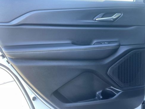 Certified 2025 Jeep Grand Cherokee L Laredo image 25