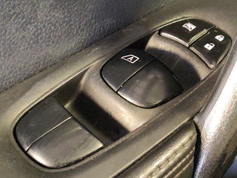 Used 2022 Nissan Rogue Sport SV FWD image 27