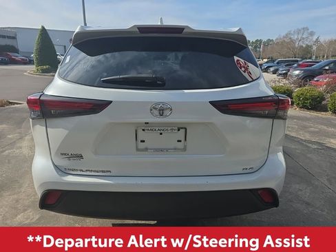 Used 2024 Toyota Highlander XLE image 6