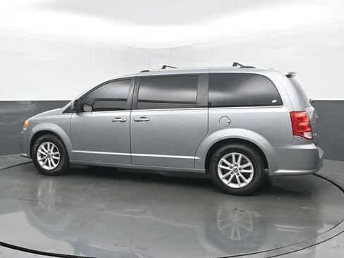 Used 2018 Dodge Grand Caravan SXT FWD image 3