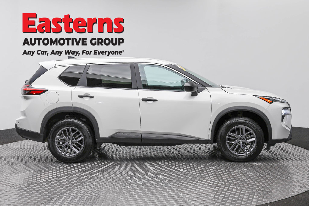 Used 2024 Nissan Rogue S AWD/4WD image 5