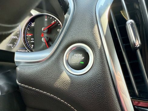 Used 2023 Chevrolet Traverse Premier image 33