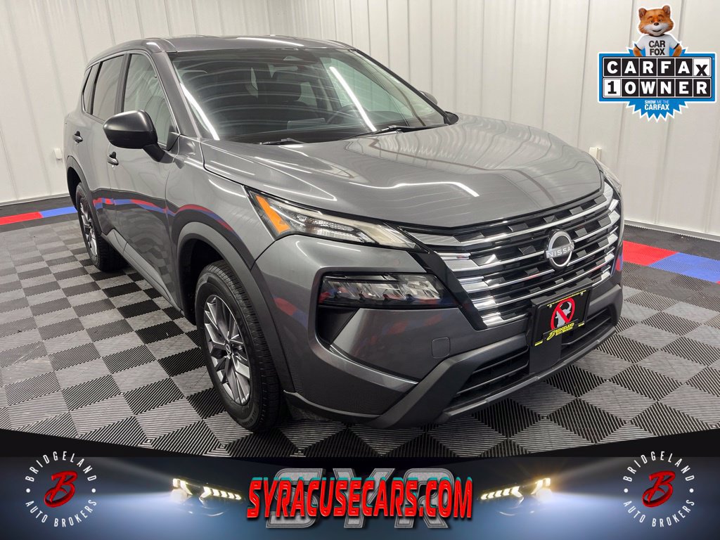 Used 2024 Nissan Rogue S AWD/4WD image 1