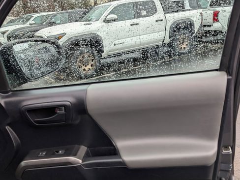 Used 2019 Toyota Tacoma SR5 w/ SR5 Appearance Package (SM) image 19