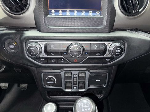 Used 2018 Jeep Wrangler Unlimited Sport S AWD/4WD image 21