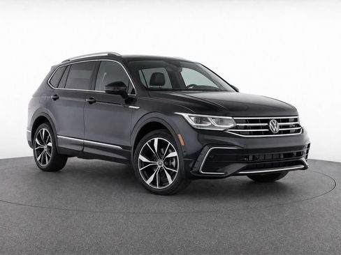 Certified 2023 Volkswagen Tiguan SEL R-Line AWD/4WD image 3