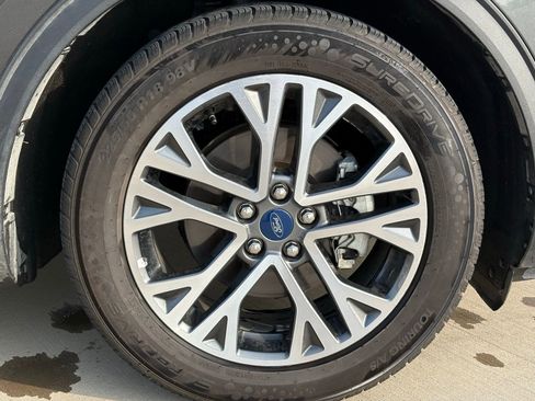 Used 2020 Ford Escape SEL image 10