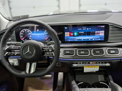 New 2026 Mercedes-Benz GLS 450 4MATIC image 4
