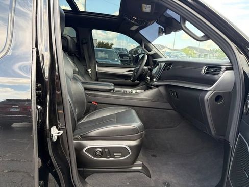 Used 2025 Jeep Wagoneer 4WD w/ Convenience Group I image 16